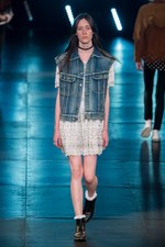 サンローラン 2016年春夏メンズコレクション - 西海岸グランジロックの歴史｜写真21