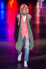 サンローラン 2016年春夏メンズコレクション - 西海岸グランジロックの歴史｜写真57