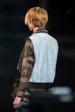 サンローラン 2016年春夏メンズコレクション - 西海岸グランジロックの歴史｜写真63