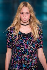 サンローラン 2016年春夏メンズコレクション - 西海岸グランジロックの歴史｜写真65