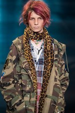 サンローラン 2016年春夏メンズコレクション - 西海岸グランジロックの歴史｜写真95