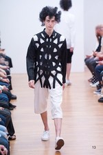 コム デ ギャルソン・シャツ 2016年春夏コレクション - 穴から生まれる新たな表情｜写真31