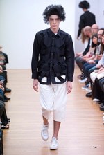 コム デ ギャルソン・シャツ 2016年春夏コレクション - 穴から生まれる新たな表情｜写真32