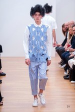 コム デ ギャルソン・シャツ 2016年春夏コレクション - 穴から生まれる新たな表情｜写真49