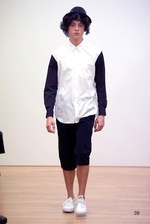 コム デ ギャルソン・シャツ 2016年春夏コレクション - 穴から生まれる新たな表情｜写真57