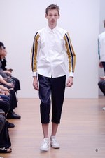 コム デ ギャルソン・シャツ 2016年春夏コレクション - 穴から生まれる新たな表情｜写真6