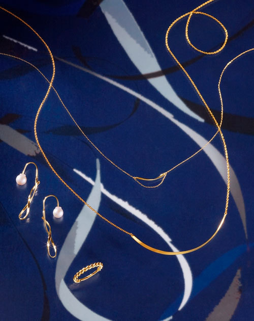 ジュピターの2015年秋冬ジュエリー「プレイフル リボン」淡水パールを合わせたピアスやリング | 写真