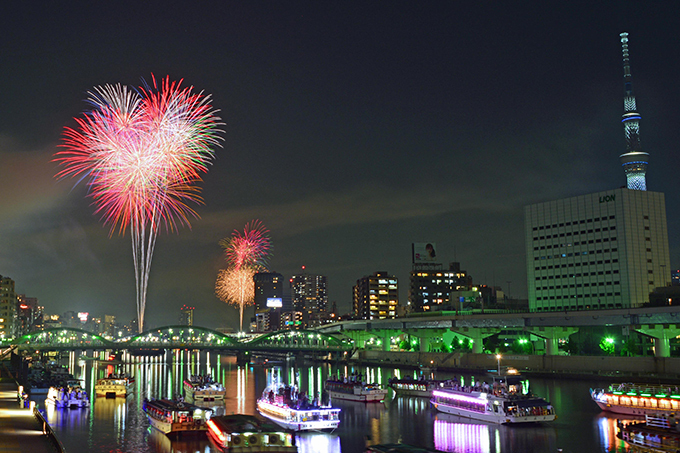 隅田川花火大会 - 約20,000発の大輪の花が東京の下町に咲き誇る | 写真