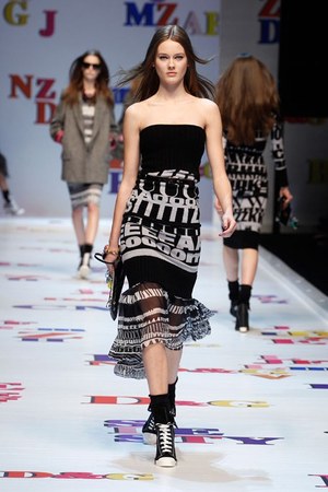 アルファベットがポップに踊る D&G(ディー＆ジー) 2011-12年秋冬コレクション｜写真4