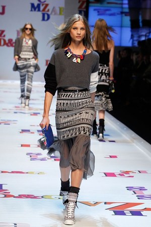 アルファベットがポップに踊る D&G(ディー＆ジー) 2011-12年秋冬コレクション｜写真6