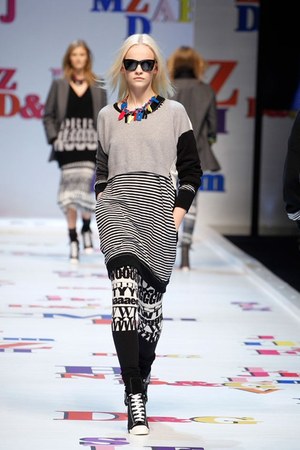 アルファベットがポップに踊る D&G(ディー＆ジー) 2011-12年秋冬コレクション｜写真10