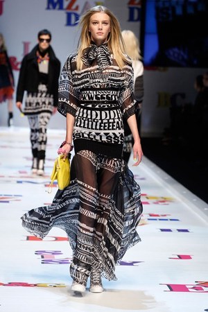 アルファベットがポップに踊る D&G(ディー＆ジー) 2011-12年秋冬コレクション｜写真12