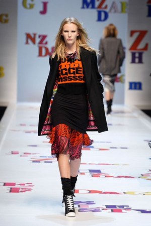 アルファベットがポップに踊る D&G(ディー＆ジー) 2011-12年秋冬コレクション｜写真14