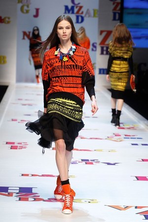 アルファベットがポップに踊る D&G(ディー＆ジー) 2011-12年秋冬コレクション｜写真18