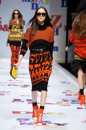 アルファベットがポップに踊る D&G(ディー＆ジー) 2011-12年秋冬コレクション｜写真20