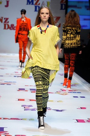 アルファベットがポップに踊る D&G(ディー＆ジー) 2011-12年秋冬コレクション｜写真23