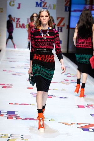 アルファベットがポップに踊る D&G(ディー＆ジー) 2011-12年秋冬コレクション｜写真33