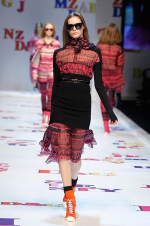 アルファベットがポップに踊る D&G(ディー＆ジー) 2011-12年秋冬コレクション｜写真36