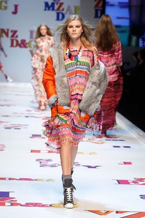 アルファベットがポップに踊る D&G(ディー＆ジー) 2011-12年秋冬コレクション｜写真40