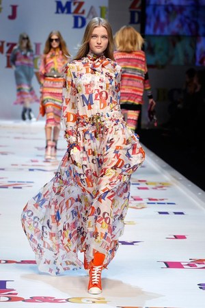 アルファベットがポップに踊る D&G(ディー＆ジー) 2011-12年秋冬コレクション｜写真41