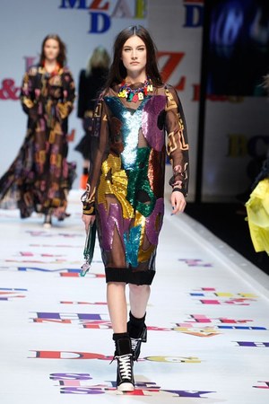 アルファベットがポップに踊る D&G(ディー＆ジー) 2011-12年秋冬コレクション｜写真49