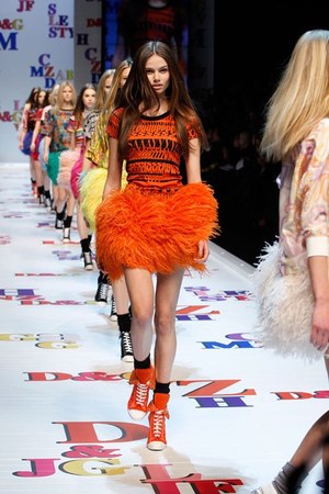 アルファベットがポップに踊る D&G(ディー＆ジー) 2011-12年秋冬コレクション｜写真52