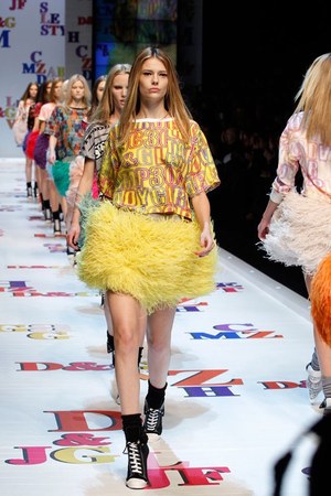 アルファベットがポップに踊る D&G(ディー＆ジー) 2011-12年秋冬コレクション｜写真53