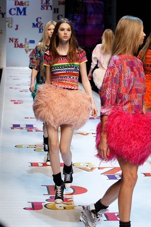 アルファベットがポップに踊る D&G(ディー＆ジー) 2011-12年秋冬コレクション｜写真56