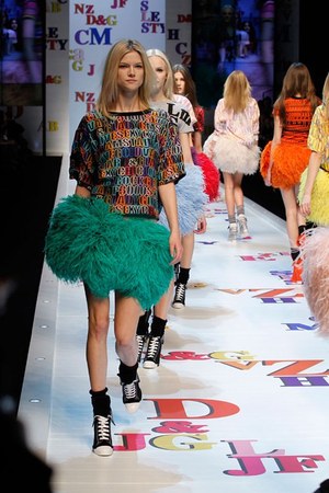 アルファベットがポップに踊る D&G(ディー＆ジー) 2011-12年秋冬コレクション｜写真57