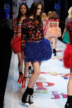 アルファベットがポップに踊る D&G(ディー＆ジー) 2011-12年秋冬コレクション｜写真61