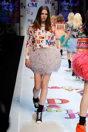 アルファベットがポップに踊る D&G(ディー＆ジー) 2011-12年秋冬コレクション｜写真63