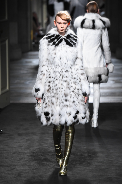 フェンディ(FENDI) 2015-16年秋冬ウィメンズコレクション  - 写真37