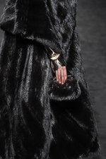 フェンディ 2015年秋冬オートフリュールコレクション - 日本上陸50年、ファーで架空の鳥を描く｜写真7