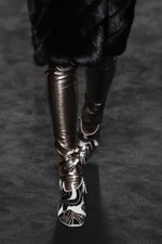 フェンディ 2015年秋冬オートフリュールコレクション - 日本上陸50年、ファーで架空の鳥を描く｜写真9