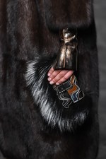 フェンディ 2015年秋冬オートフリュールコレクション - 日本上陸50年、ファーで架空の鳥を描く｜写真13