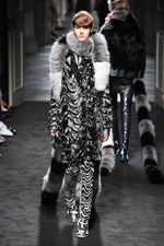 フェンディ 2015年秋冬オートフリュールコレクション - 日本上陸50年、ファーで架空の鳥を描く｜写真19