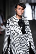 フェンディ 2015年秋冬オートフリュールコレクション - 日本上陸50年、ファーで架空の鳥を描く｜写真31