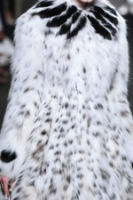 フェンディ 2015年秋冬オートフリュールコレクション - 日本上陸50年、ファーで架空の鳥を描く｜写真39