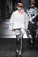 フェンディ 2015年秋冬オートフリュールコレクション - 日本上陸50年、ファーで架空の鳥を描く｜写真48