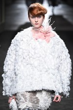 フェンディ 2015年秋冬オートフリュールコレクション - 日本上陸50年、ファーで架空の鳥を描く｜写真50