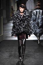 フェンディ 2015年秋冬オートフリュールコレクション - 日本上陸50年、ファーで架空の鳥を描く｜写真53