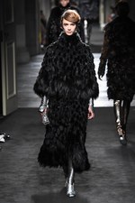 フェンディ 2015年秋冬オートフリュールコレクション - 日本上陸50年、ファーで架空の鳥を描く｜写真58