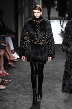 フェンディ 2015年秋冬オートフリュールコレクション - 日本上陸50年、ファーで架空の鳥を描く｜写真61