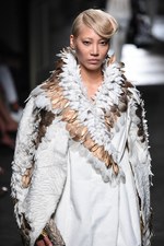 フェンディ 2015年秋冬オートフリュールコレクション - 日本上陸50年、ファーで架空の鳥を描く｜写真78