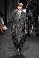 フェンディ 2015年秋冬オートフリュールコレクション - 日本上陸50年、ファーで架空の鳥を描く｜写真82