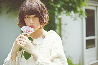 アースミュージック＆エコロジーから新ライン「ホワイト レーベル」誕生 - ビジュアルに玉城ティナ