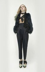 内に秘めた、情熱的で官能的な女性像- TOGAの2011-2012年秋冬コレクション｜写真10