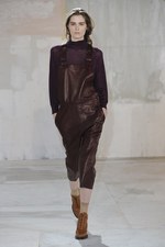 スタジオで働く女の子をイメージしたアクネ(Acne)の2011年秋冬コレクション｜写真7