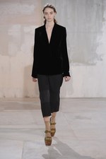 スタジオで働く女の子をイメージしたアクネ(Acne)の2011年秋冬コレクション｜写真23