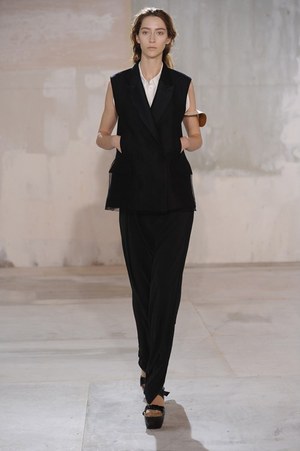 スタジオで働く女の子をイメージしたアクネ(Acne)の2011年秋冬コレクション｜写真25